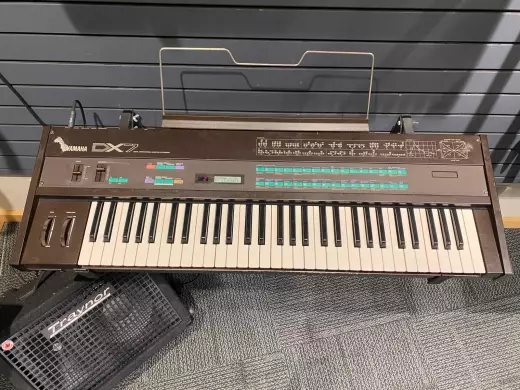 YAMAHA DX7 61 Key FM Synthesizer w/ Music Rest